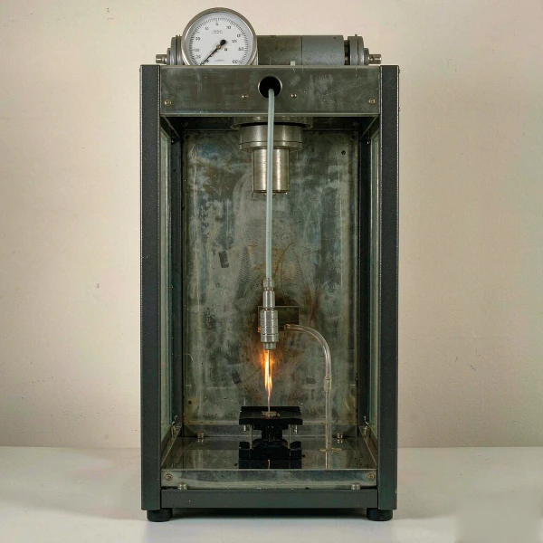 Oxygen index / flame test setup for cable compound screening