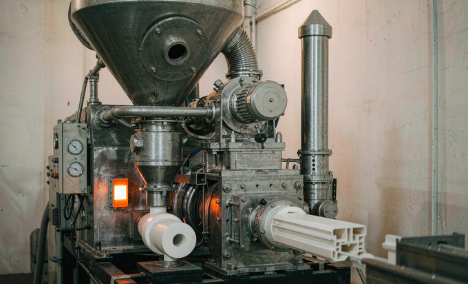 Twin-screw extruder processing PVC with additive feeding